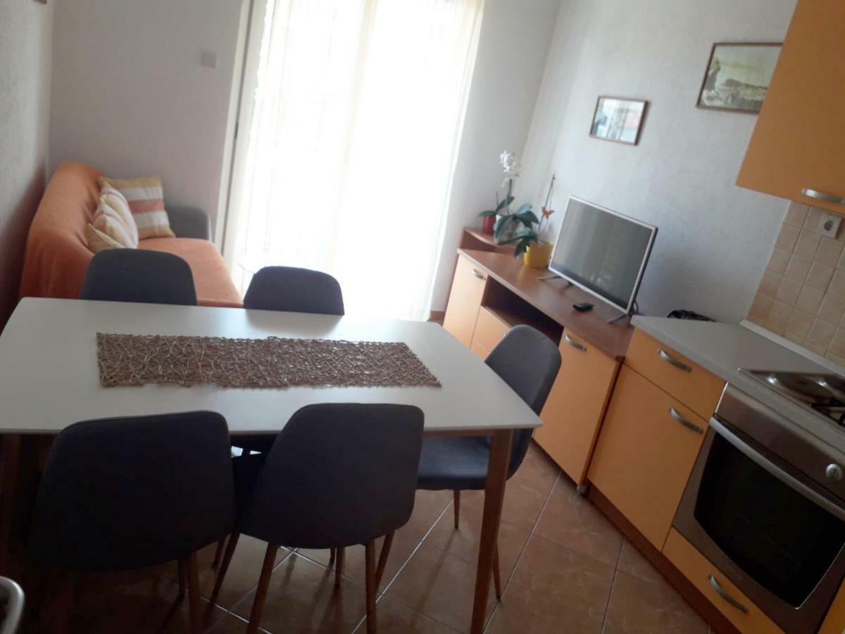 Apartments Mira Makarska Buitenkant foto