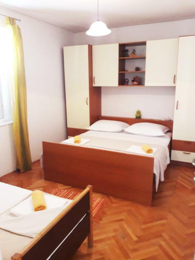Apartments Mira Makarska Buitenkant foto