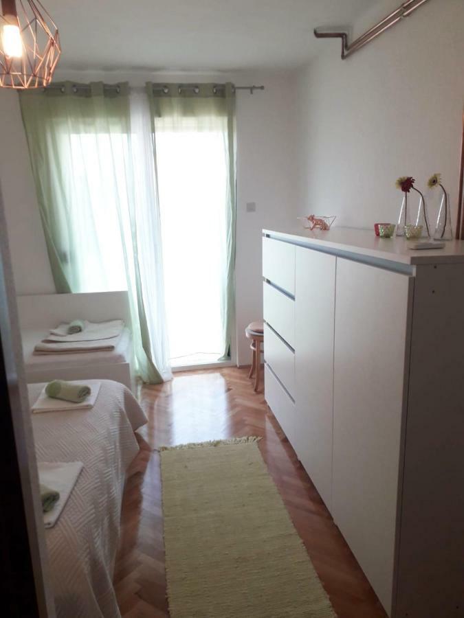 Apartments Mira Makarska Buitenkant foto